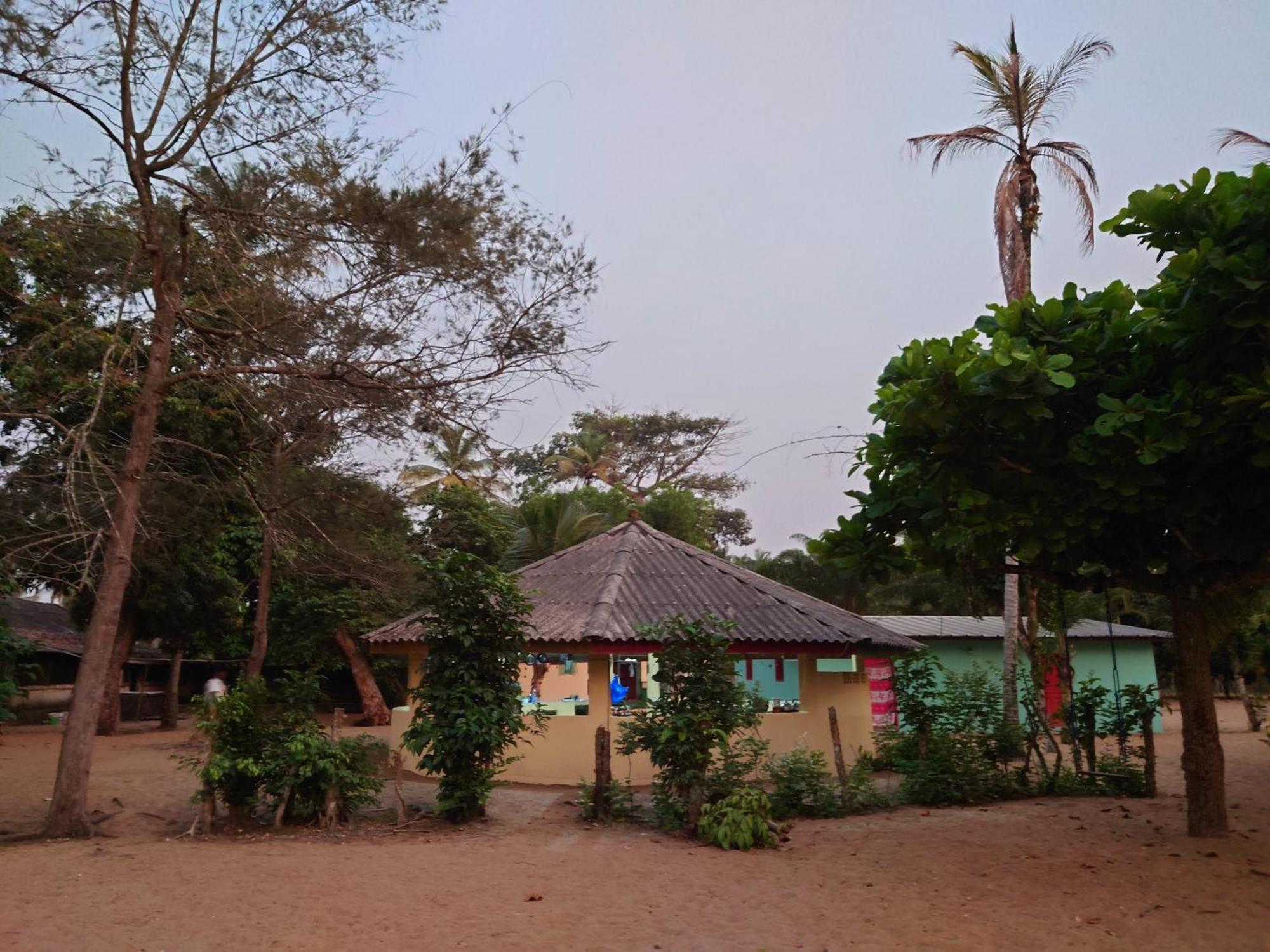 Rundbungalow Auf Lionsrest Grand-Bassam Esterno foto