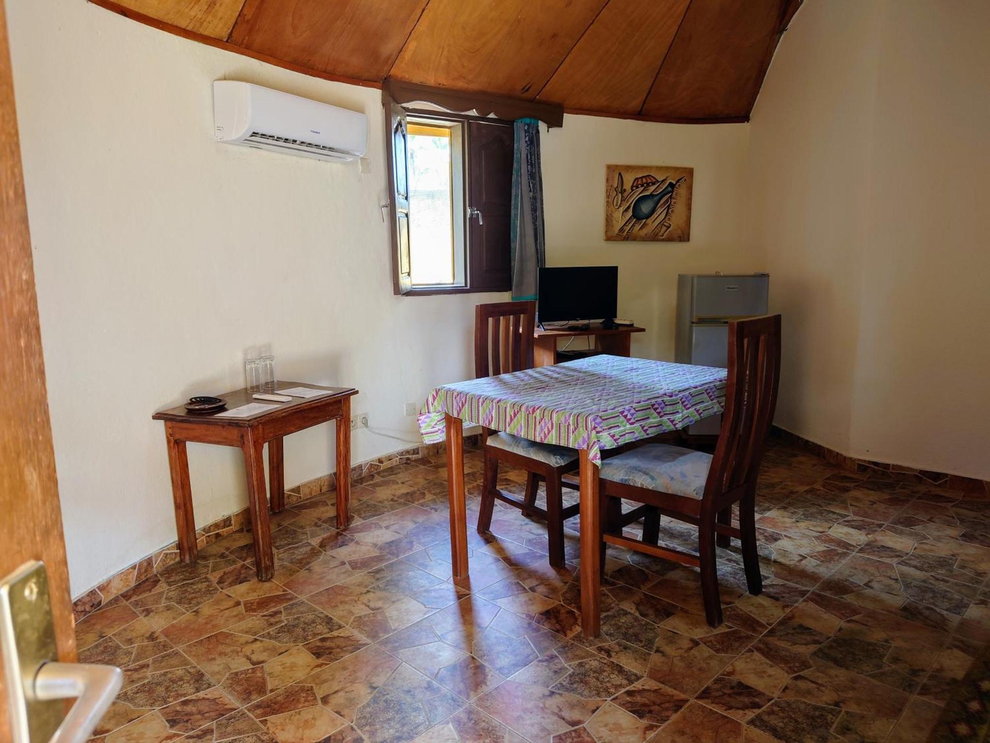 Rundbungalow Auf Lionsrest Grand-Bassam Esterno foto